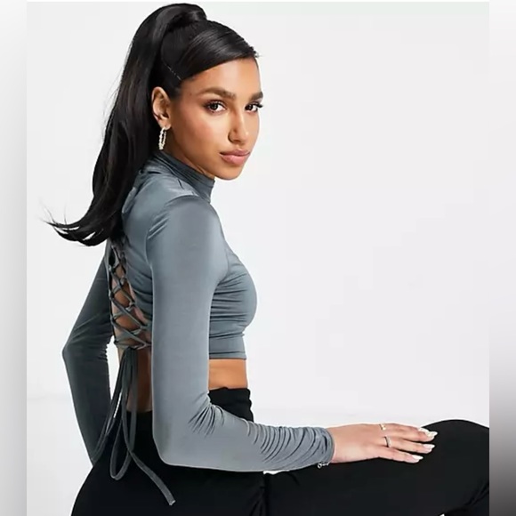 NWT cropped black high neck lace-up top - Picture 4 of 7